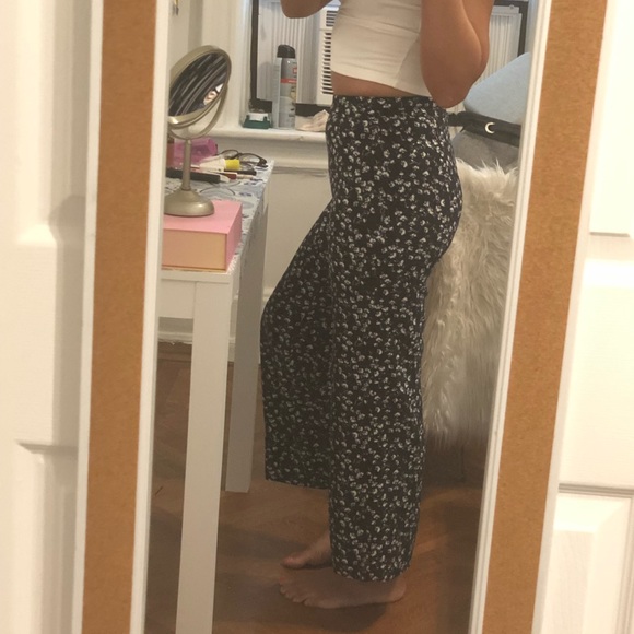 Abercrombie & Fitch high waisted wide leg pant. - Picture 5 of 6